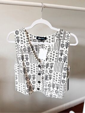 NWT Alice Blue Black & White Printed Crop Tank Top